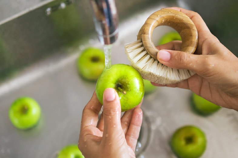 Como remover pesticidas de frutas