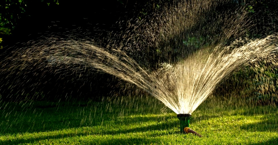 Como usar um timer de irrigação eletrônico em casa?